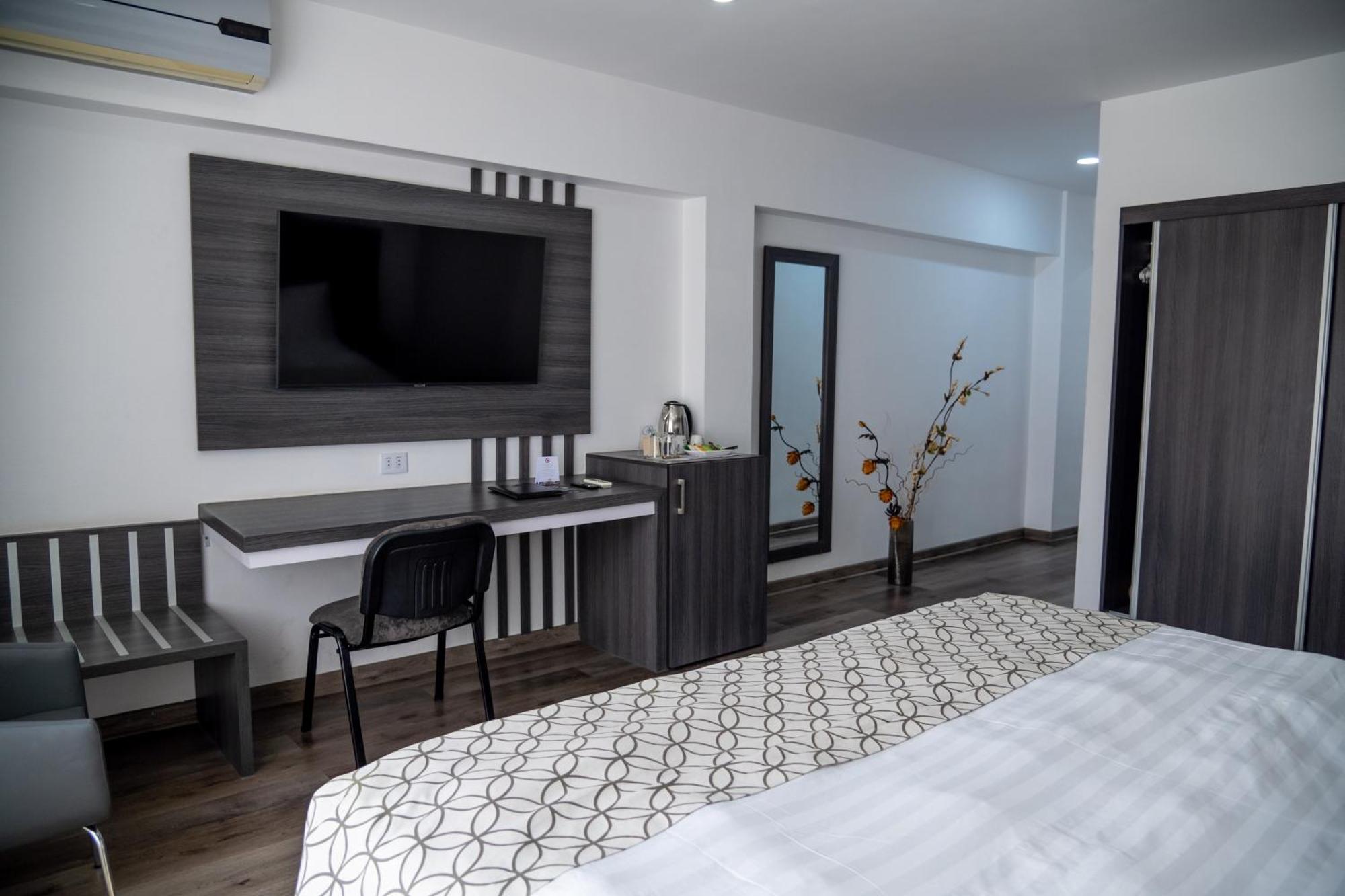 Hotel Regina Resort & Convenciones Cochabamba Exteriör bild