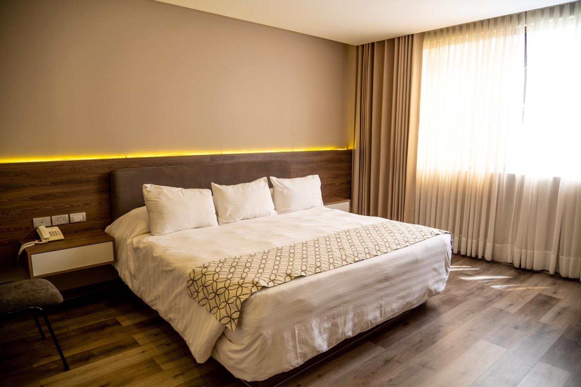Hotel Regina Resort & Convenciones Cochabamba Exteriör bild