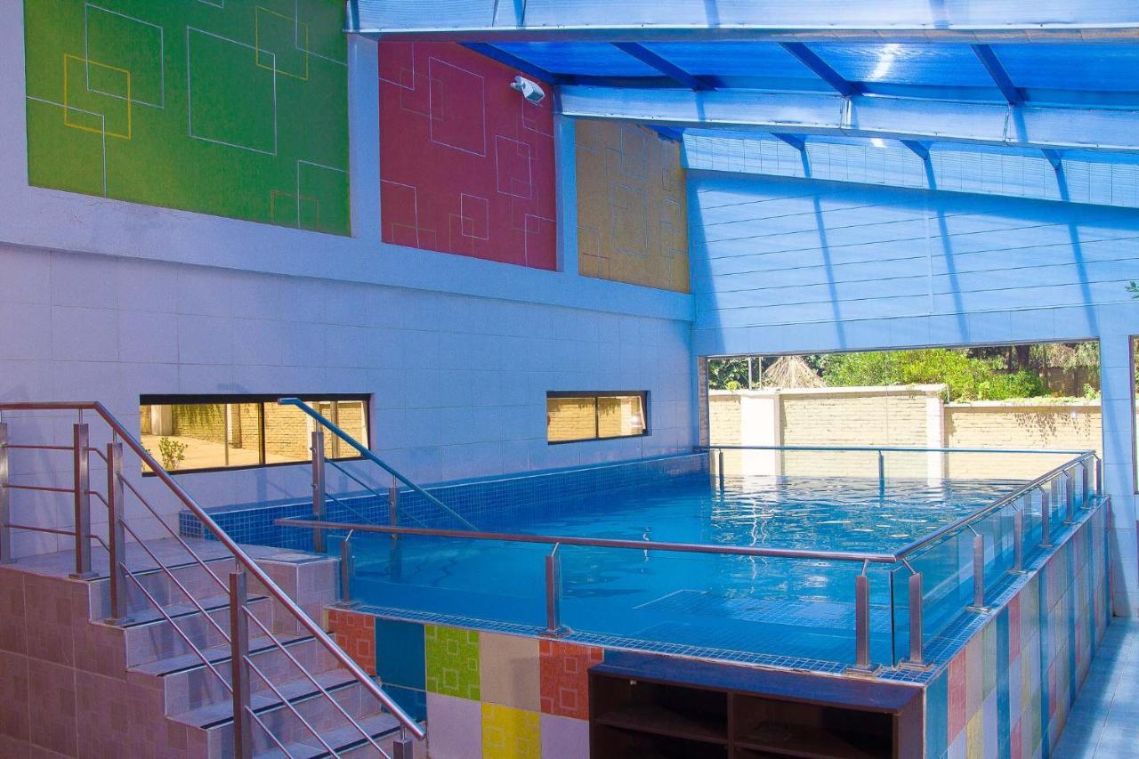 Hotel Regina Resort & Convenciones Cochabamba Exteriör bild
